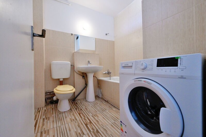 Maresal Averescu 5, Casin, Arcul de Triumf, Ion Mihalache, Domenii,