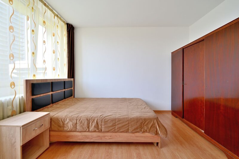 Maresal Averescu 5, Casin, Arcul de Triumf, Ion Mihalache, Domenii,